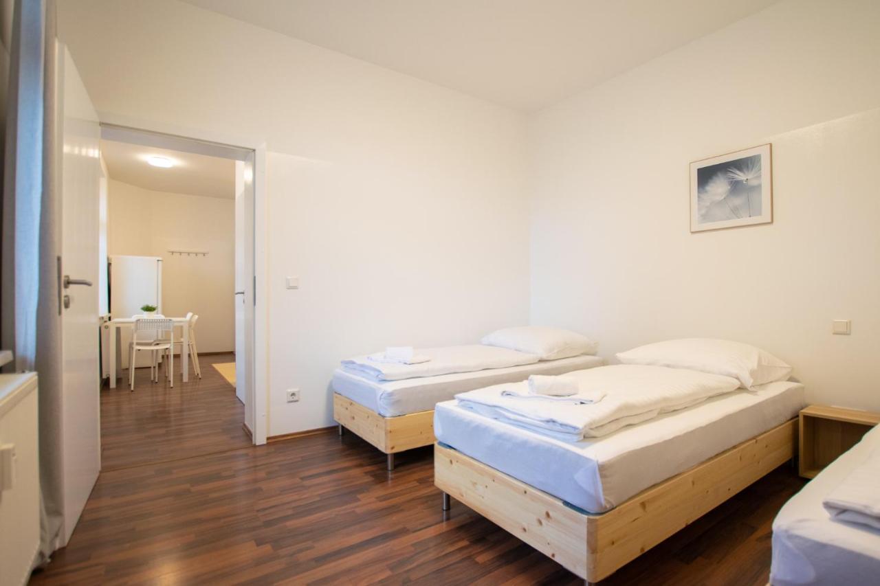 1 Room Apartments - 15min Messe DUS - 10min Oldtown Düsseldorf Buitenkant foto