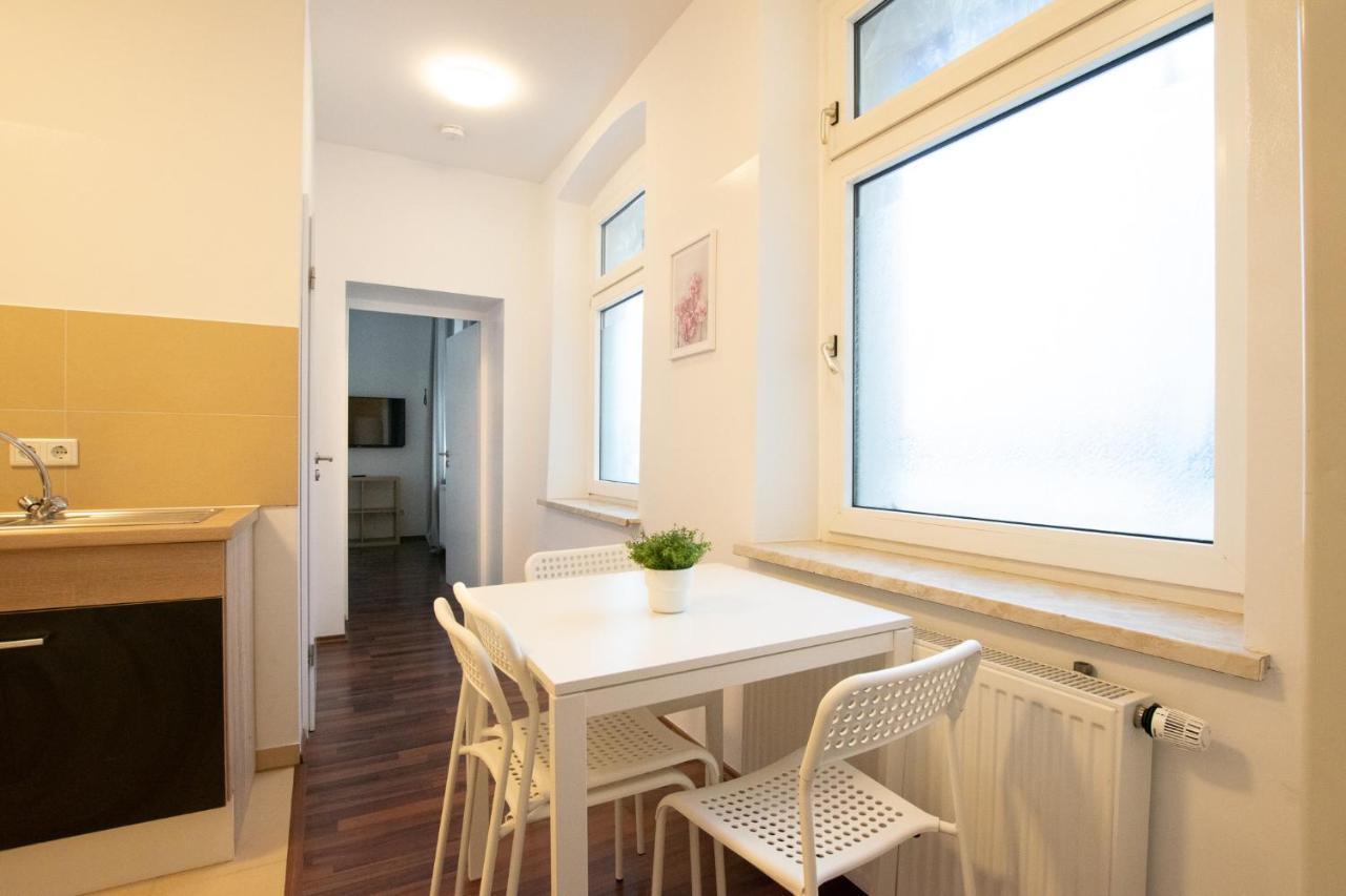 1 Room Apartments - 15min Messe DUS - 10min Oldtown Düsseldorf Buitenkant foto