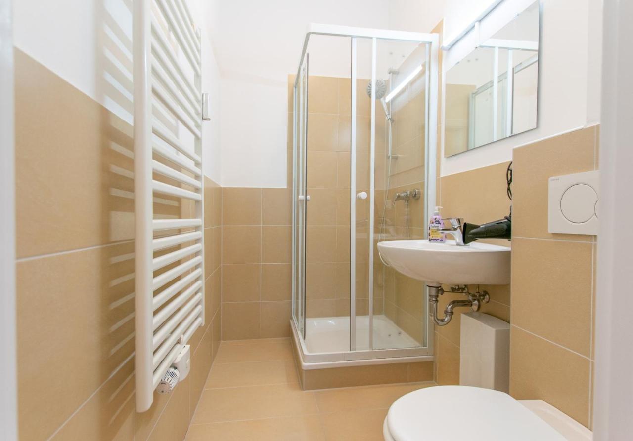 1 Room Apartments - 15min Messe DUS - 10min Oldtown Düsseldorf Buitenkant foto