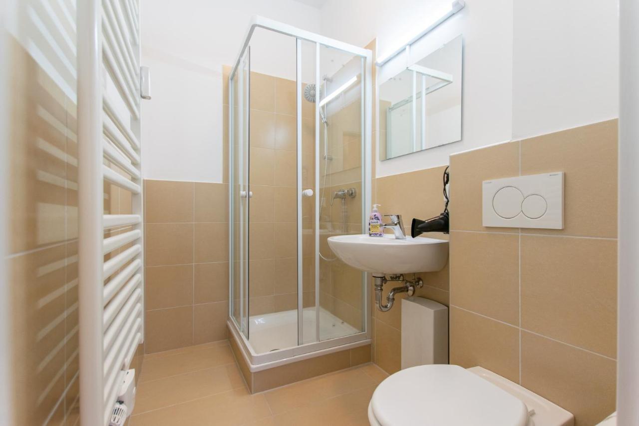 1 Room Apartments - 15min Messe DUS - 10min Oldtown Düsseldorf Buitenkant foto